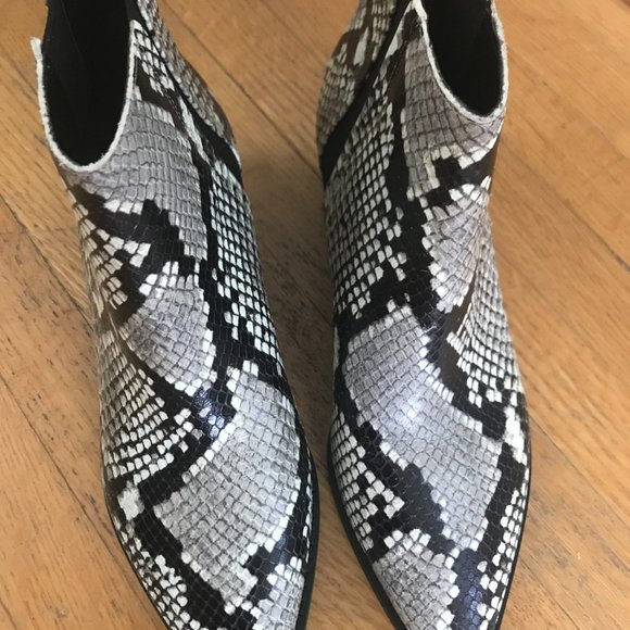 Marc Fisher LTD Vivica Bootie in Snake Print size 10 - Picture 4 of 5